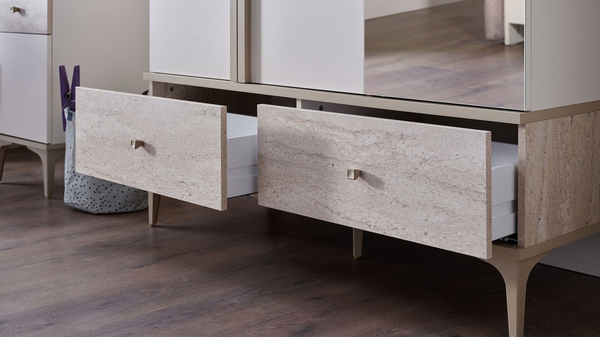 Anton ormar 3 vrata - Image 3